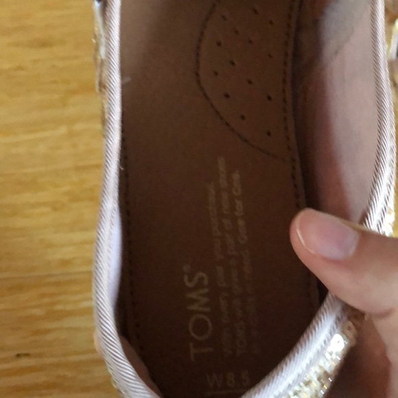 toms canvas loafers; size 8.5 - Picture 6 of 7